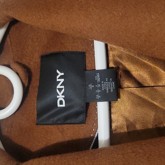 🎉MOVING SALE🎉 New DKNY Golden Brown Peacock - Picture 2 of 7